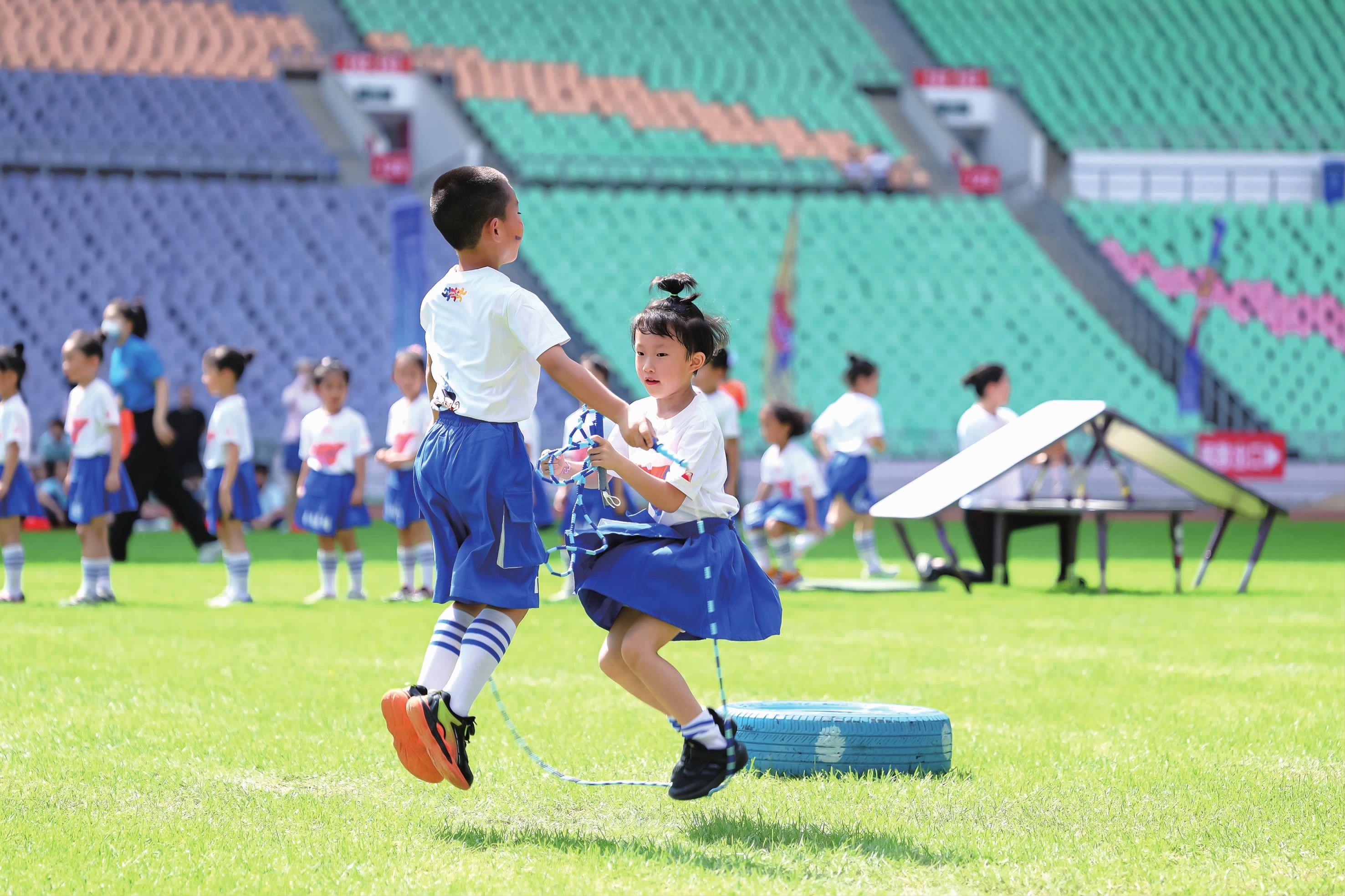 王俊杰27分，三分球9中7；林葳23分。中国男篮有救了